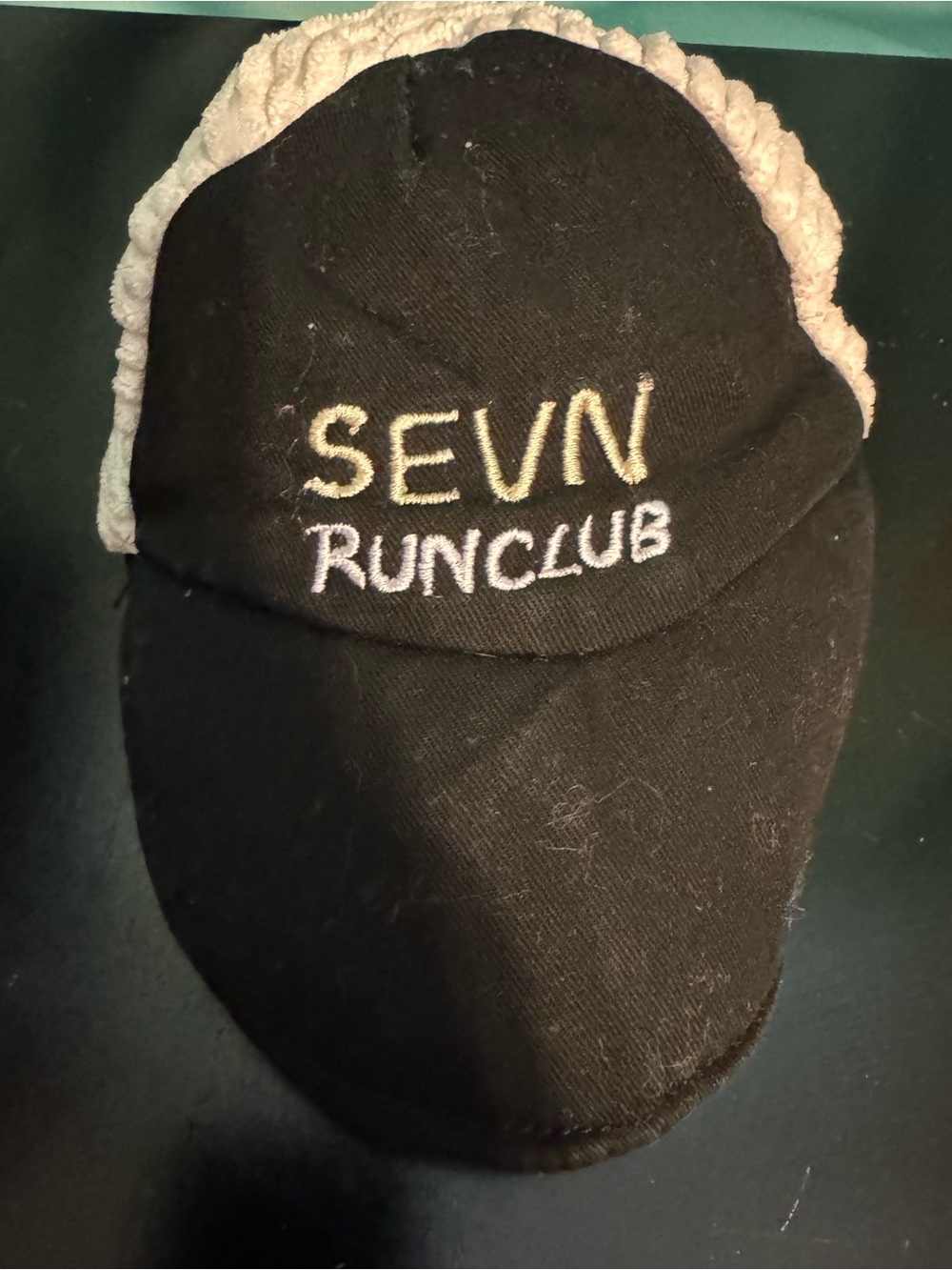SEVN RUNCLUB Black Baseball Cap DOG Toy woof pack like bark box from Canada